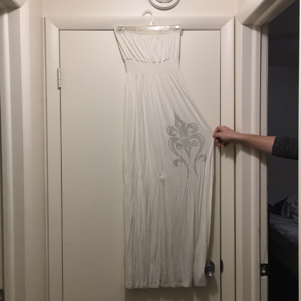 White maxi dress